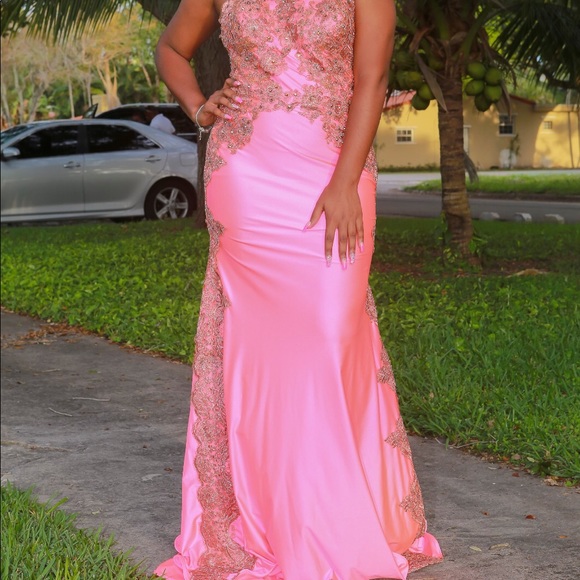 I am selling a hand sewn prom dress. - Picture 5 of 6